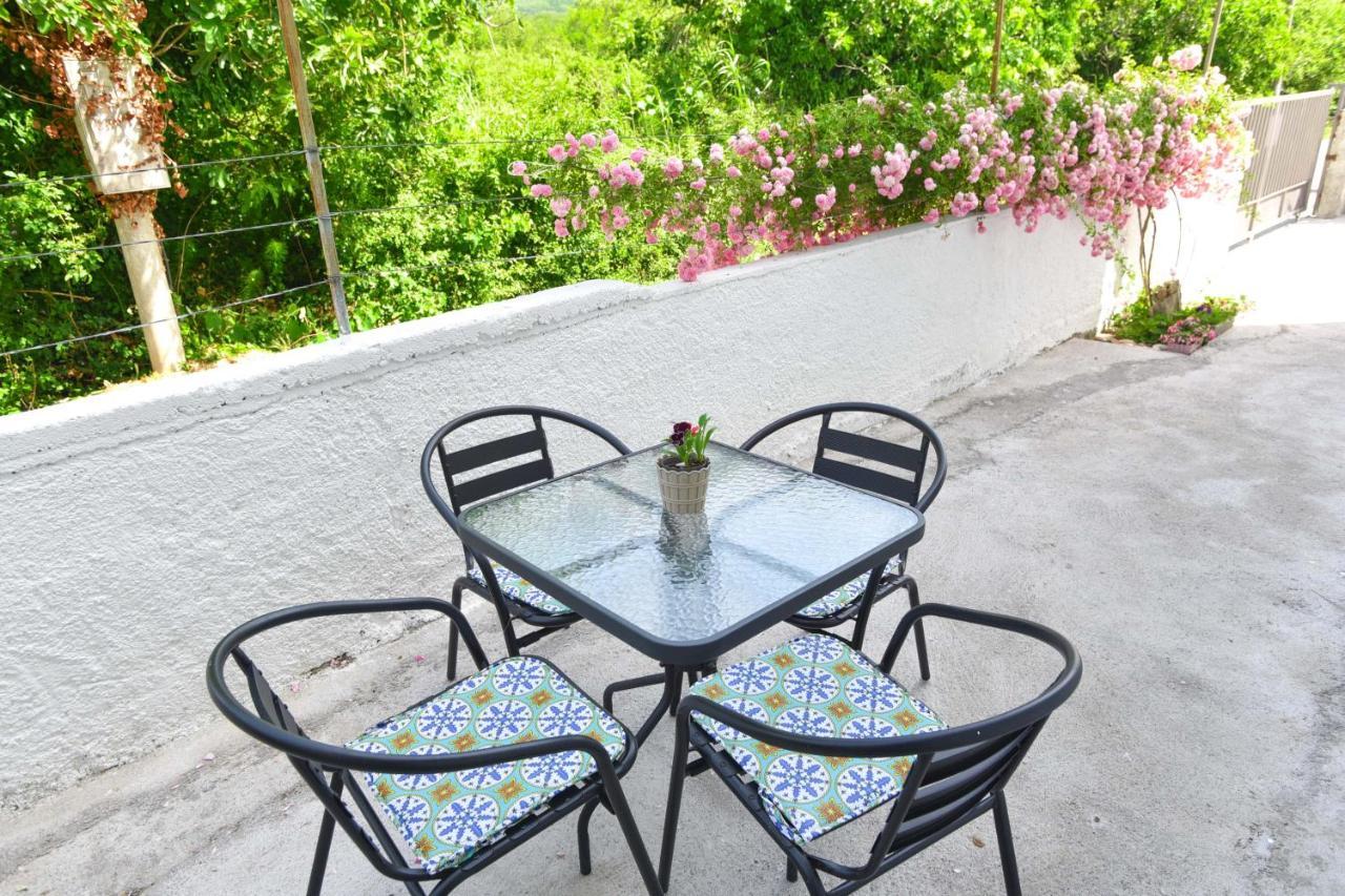 Ban Apartmani Budva Exterior photo