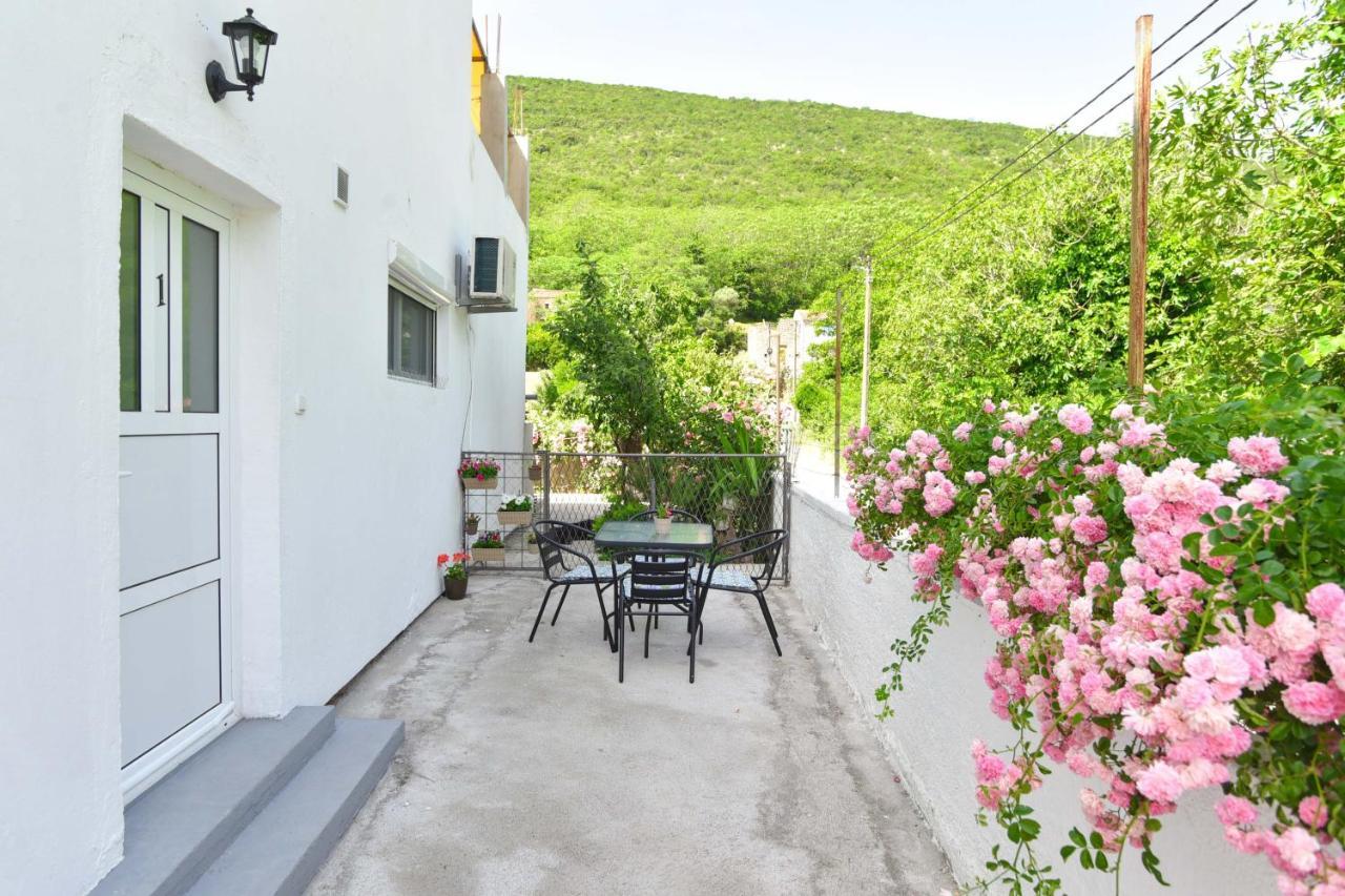 Ban Apartmani Budva Exterior photo
