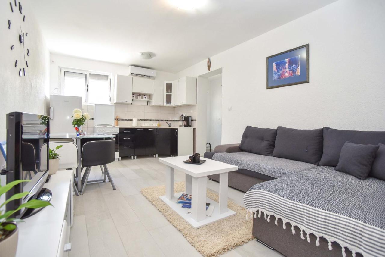 Ban Apartmani Budva Exterior photo